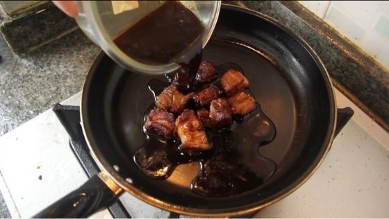 糖醋排骨,换平底锅，加入腌肉用的料汁