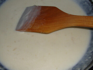 奶油炖菜,奶油汁：黄油化开后放入面粉炒成面团，倒入一包牛奶，炒成牛奶糊