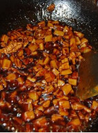 香辣藕丁,最后加调好的淀粉勾个芡，即可出锅