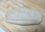 全麦红糖包 ,整形,将面团擀成长圆形,从长边卷起,呈长橄榄形