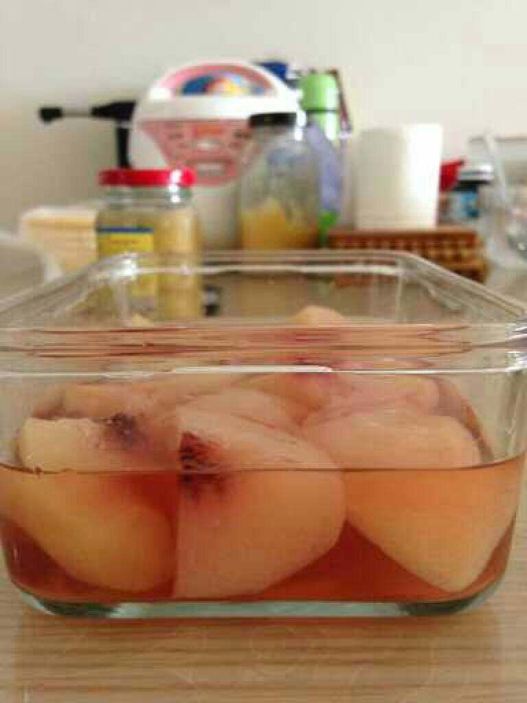 蜜桃罐头,根据桃子本身的水份，蒸的时间都不同，我是蒸到半碗水就出锅了。