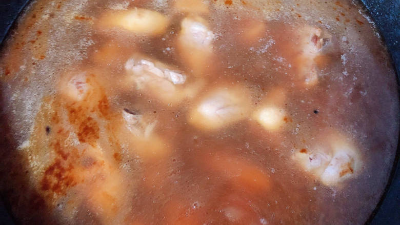 香菇烧鸭肉,加入水，慢炖20分钟。