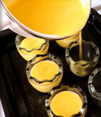 芒果酸奶布丁,凉后加酸奶搅拌均匀，倒入容器中