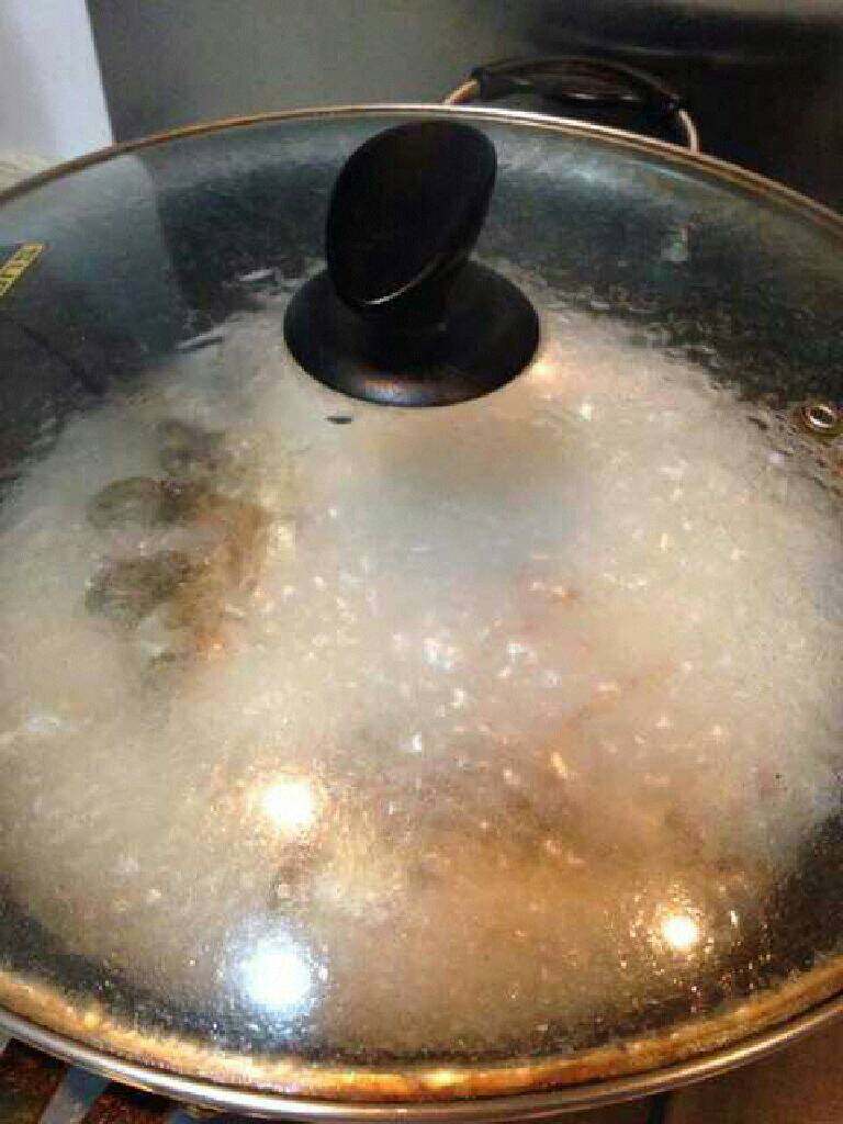 鲫鱼豆腐汤,盖盖煮开，水要多