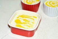 芙纽多,将剩余的12g黄油放入小锅中加热成棕黄色，过滤后洒在奶蛋糊上