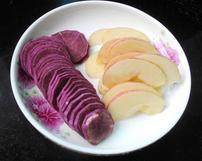 苹果紫薯焗贝壳粉,苹果、紫薯切薄片，奶酪切条