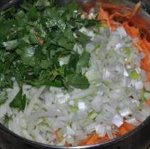 酸辣素丸子汤 ,胡萝卜和白萝卜擦丝备用