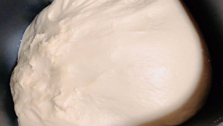 淡奶油小餐包,将面揉至完全阶段，开始进行发酵。