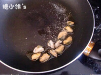 海鲜咖喱饭搭配玉米甜奶油,腌制的青口肉用黄油煎一下备用