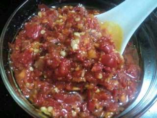 自制【剁椒茄子】,准备好的剁椒。