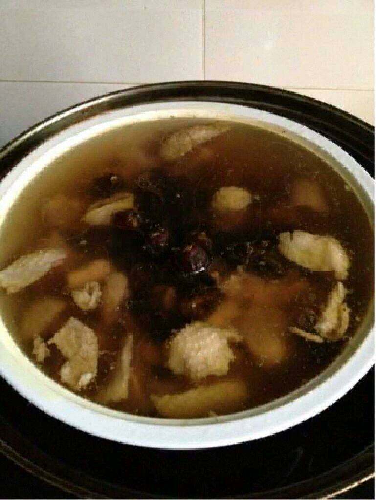 桂圆板栗煲老母鸡汤,加入桂圆在煲1个小时（因为桂圆是干的）。