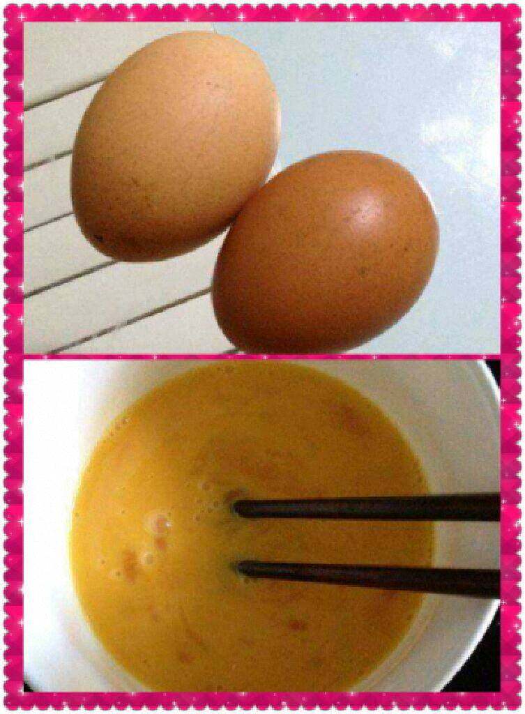 香菇肉末蒸水蛋,准备好的<a style='color:red;display:inline-block;' href='/shicai/ 9'>鸡蛋</a>打在碗里搅拌均匀。
