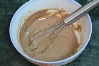 大理石纹芝士蛋糕,倒入模具时取一小勺奶酪糊与咖啡粉混合
