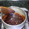 石锅拌饭 ,自制拌饭酱，将所有材料混合后煮沸即可，倒入碗中备用