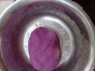 紫薯甜心汤圆,揉好的面团。