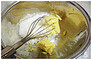 椰蓉吐司,发酵时间，椰蓉馅材料里，软化的黄油加糖打散；