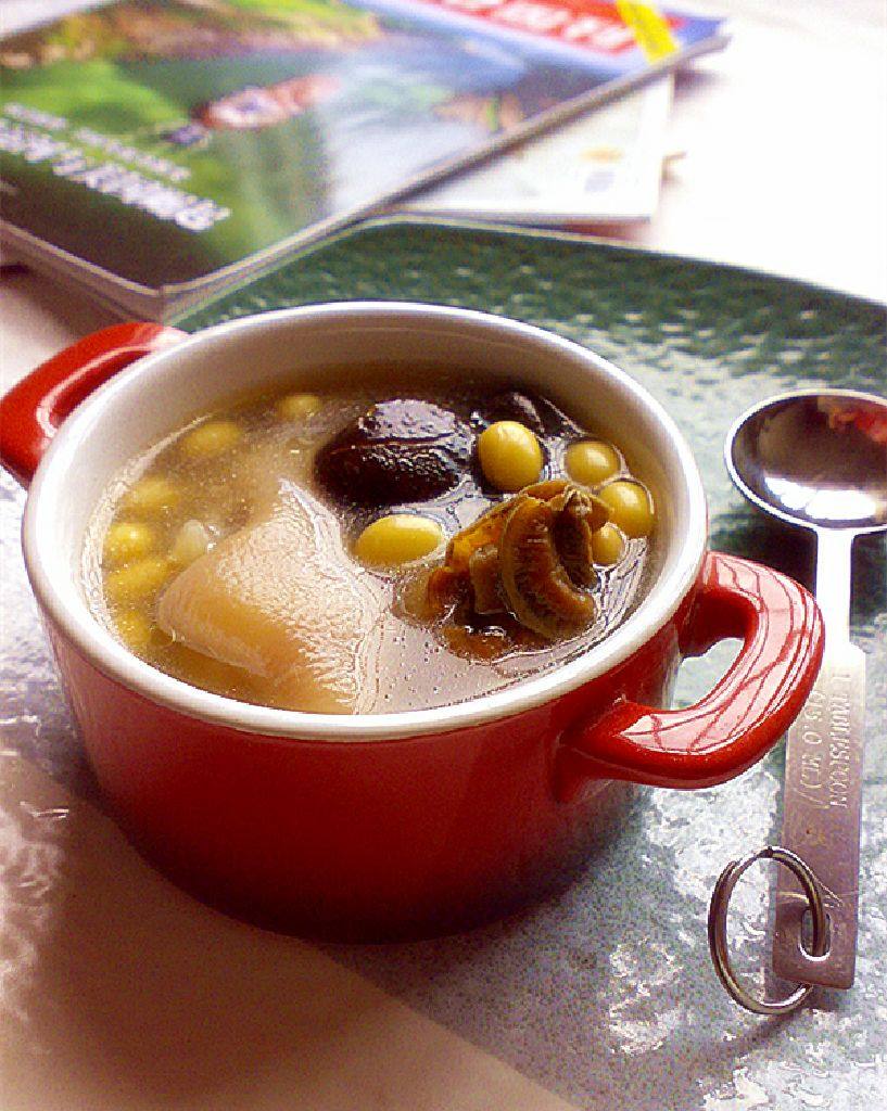 香菇黄豆猪蹄汤