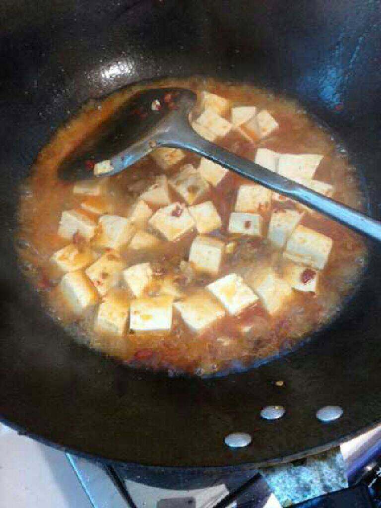 （麻辣香）麻婆豆腐,加入高汤或水淹没过豆腐