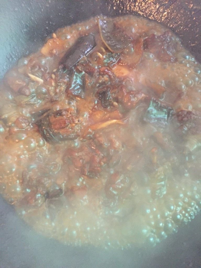 红烧水鱼,如图小伙顿20分钟大火收汁