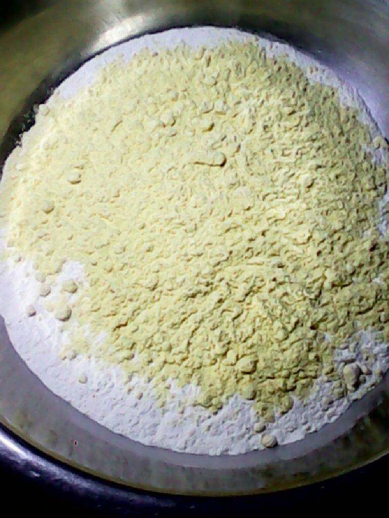 玉米面馒头,1把白面和玉米面放一块放点发酵粉