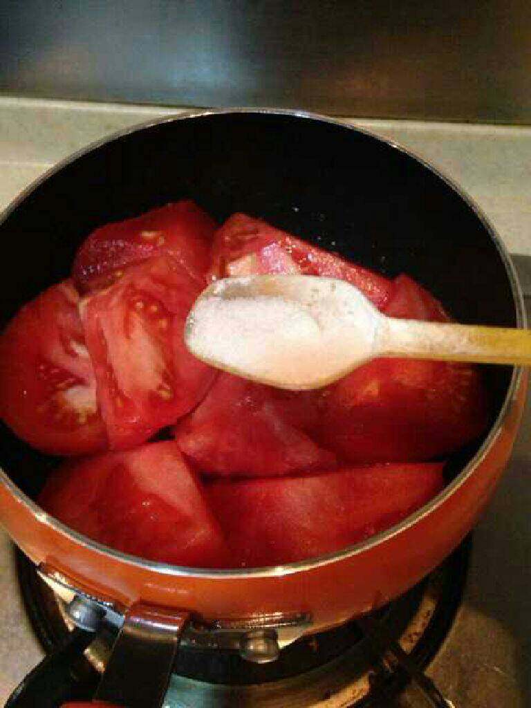 番茄鱼片汤,番茄切块放锅小火熬成汁，加点盐