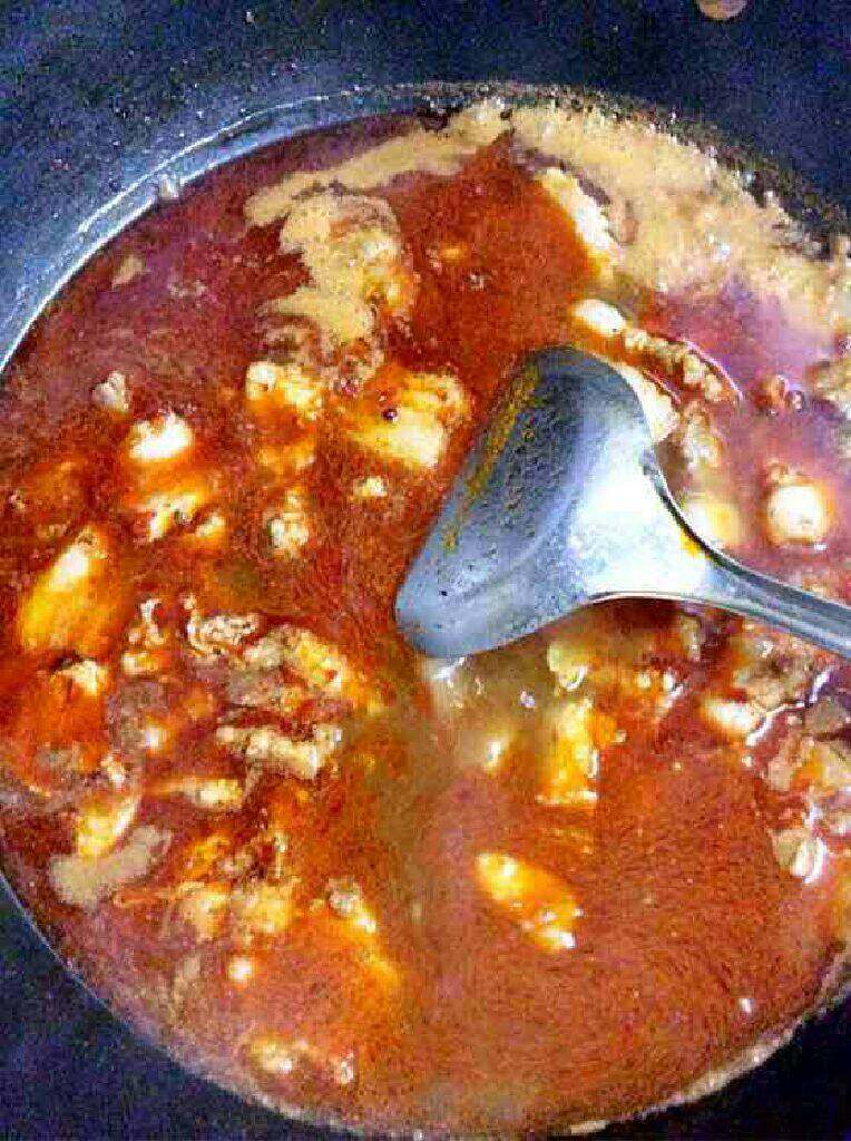 冬天暖身菜【大杂烩】,在把胡萝卜，土豆和西兰花梗倒进去煮熟，大火收汁。