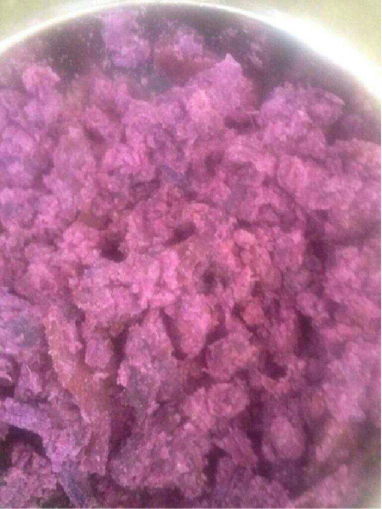 自创【紫署南瓜饼】,紫署以加适量糖压成泥。