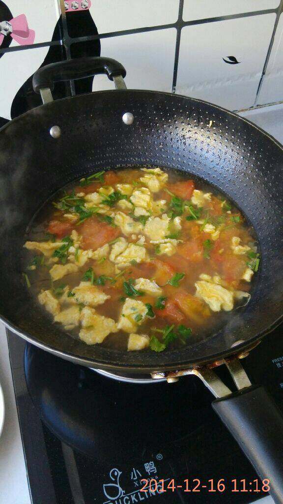 西红柿鸡蛋面,出锅前，关火撒入香菜