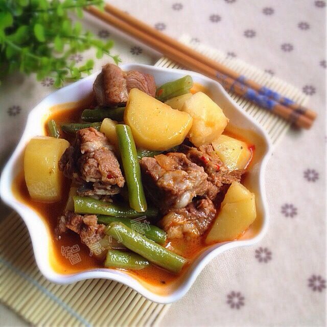 土豆四季豆烧排骨 