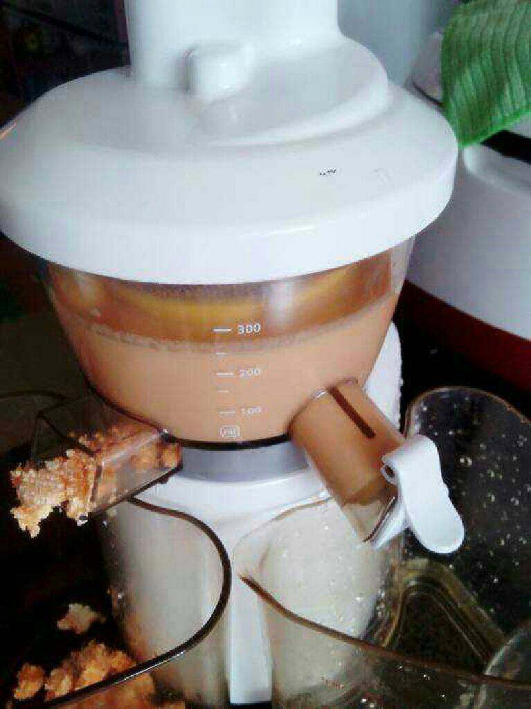 胡萝卜米粥,这是研磨的过程