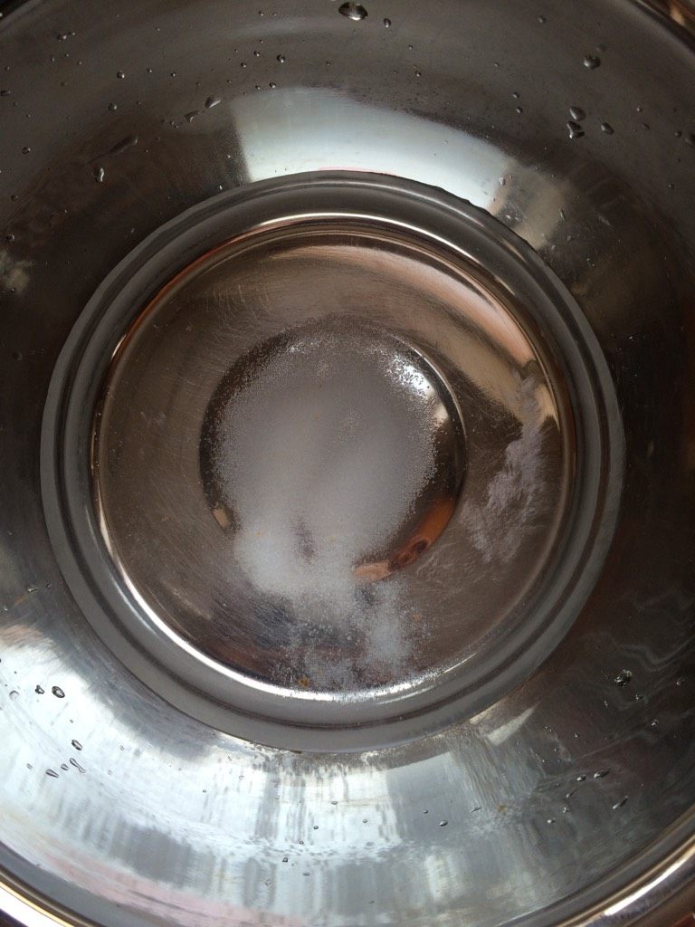 新疆拉条子,如图温水里加入食盐溶化