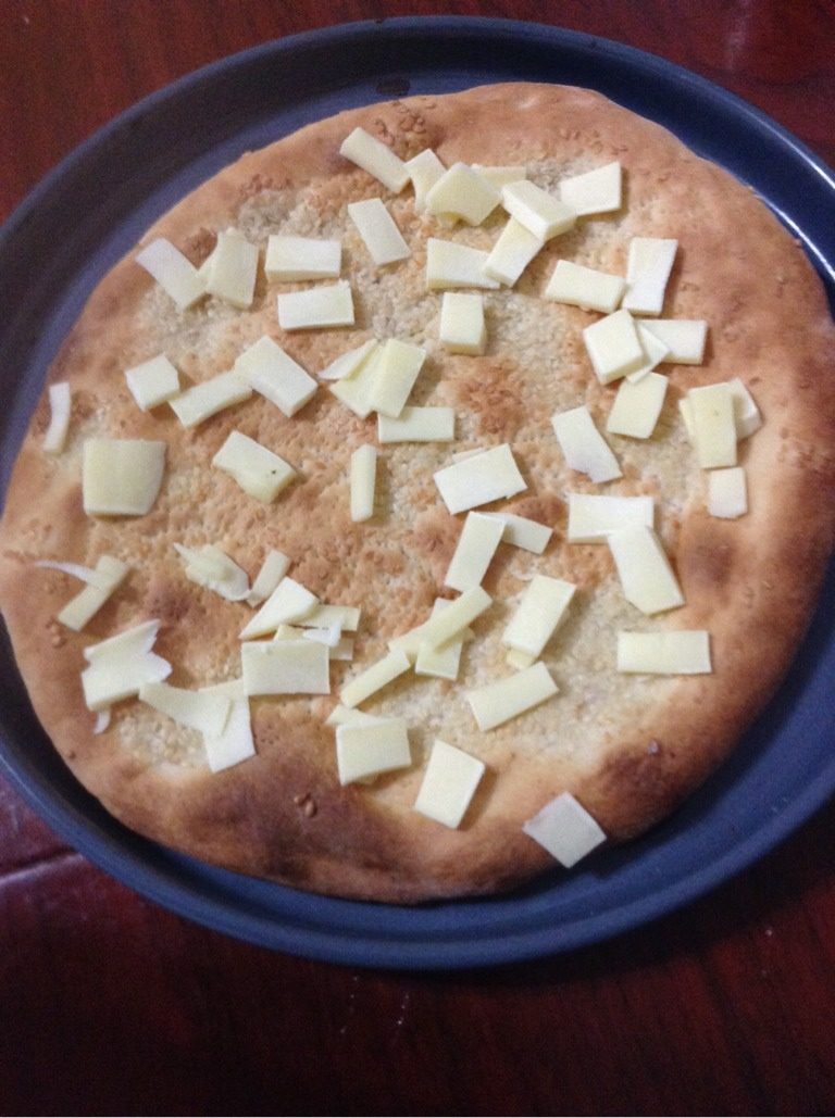 苹果披萨,派皮先铺一层奶酪