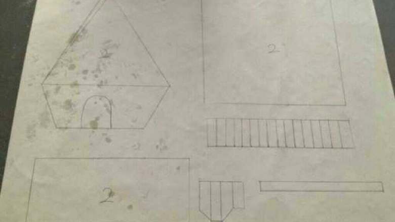 圣诞姜饼屋,接下来制作房子，用一张纸画好图，随意画。
