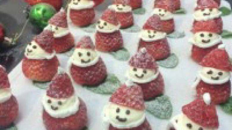 各种草莓圣诞雪人,白色围巾的雪人。