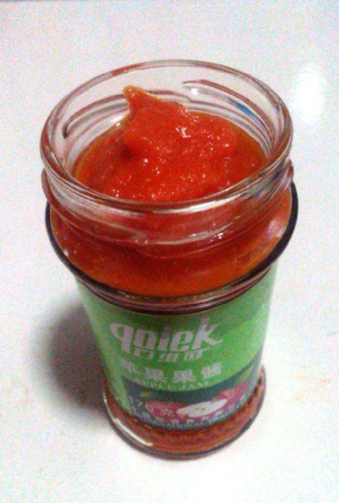番茄沙司,事先把干净的瓶子开水烫过，晾干。把凉的西红柿酱装进去，盖盖冰箱保存。