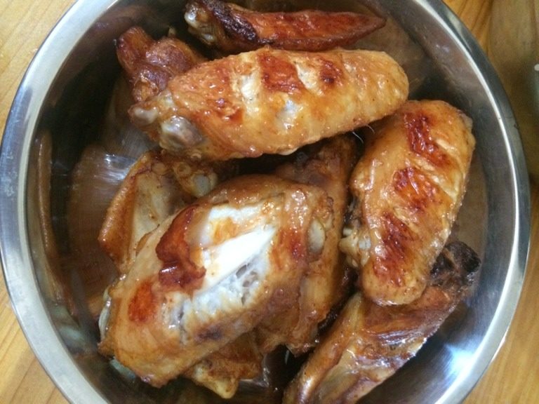 新奥尔良烤鸡翅,成功，美味的烤鸡翅。