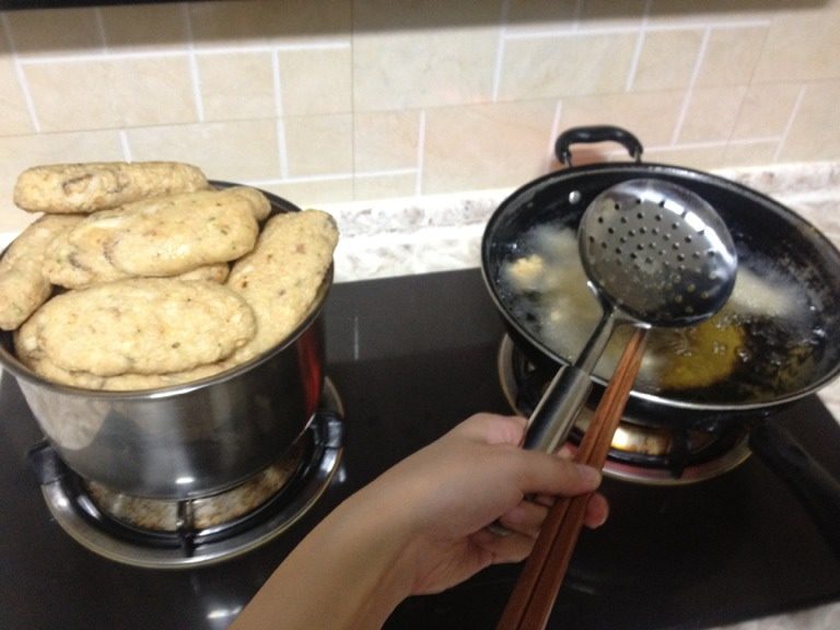 温州鱼饼,如图，晾凉，放冷冻即可。需要隔水蒸15到20分钟，才可以食用。