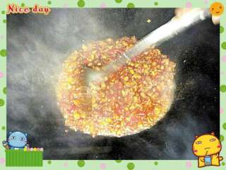 酸菜泡椒鲫鱼,泡椒，小米椒，酸菜切小粒炒香