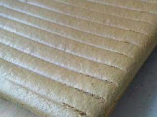 红糖枣糕的家常做法,13. 放入烤箱中层，170度35分钟左右。