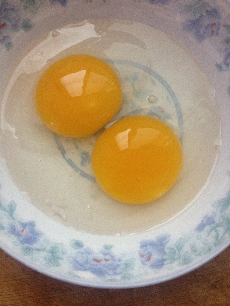 萝卜丝炒鹅蛋,如图鹅蛋搅拌均匀