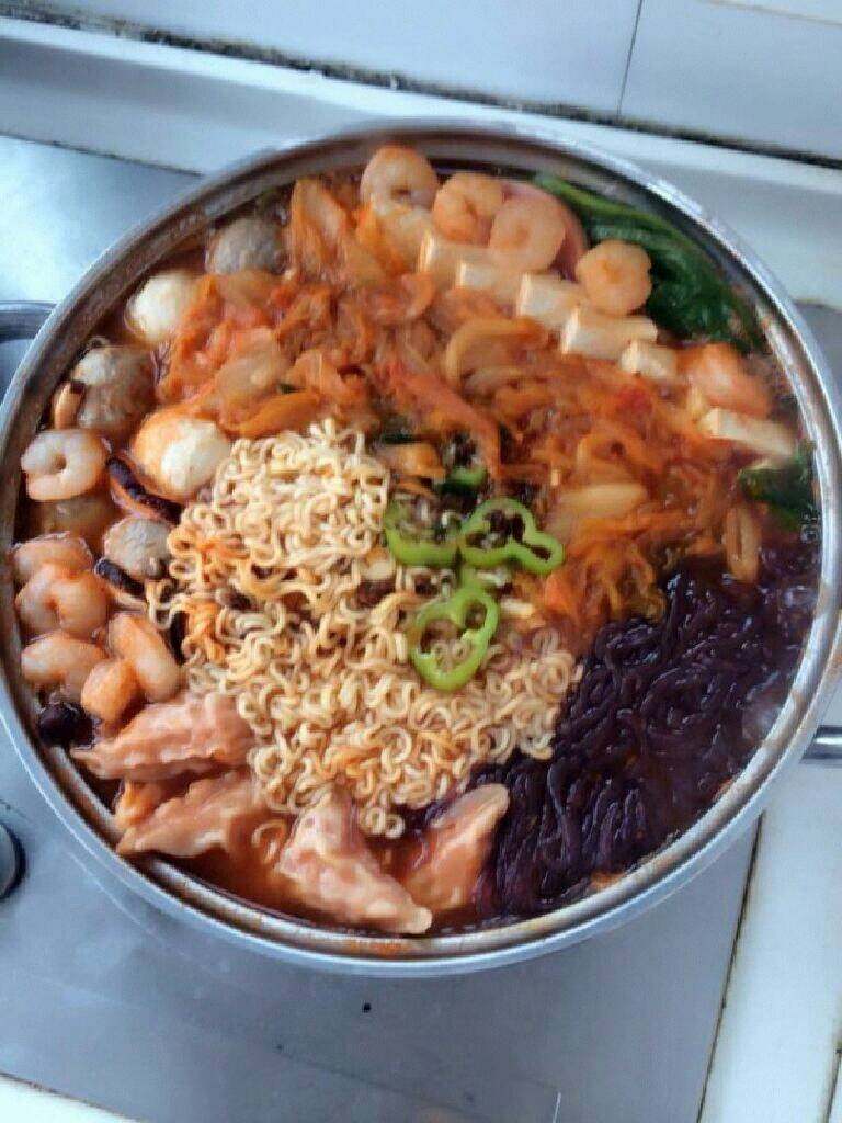 韩国泡菜部队汤,好了可以吃了。