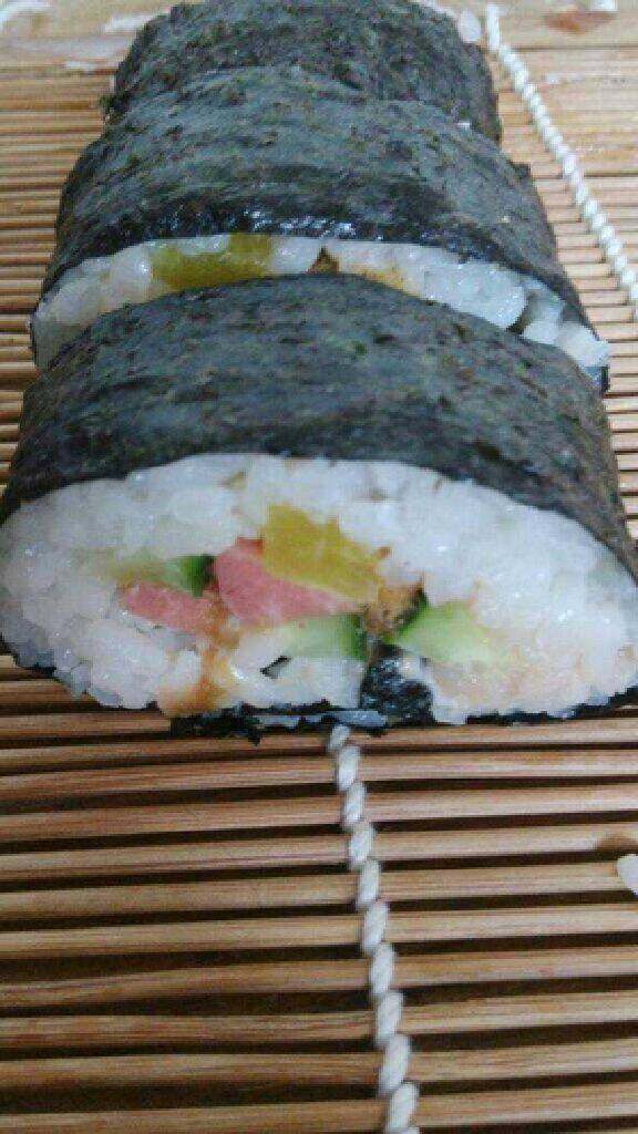 日本寿司,切开。