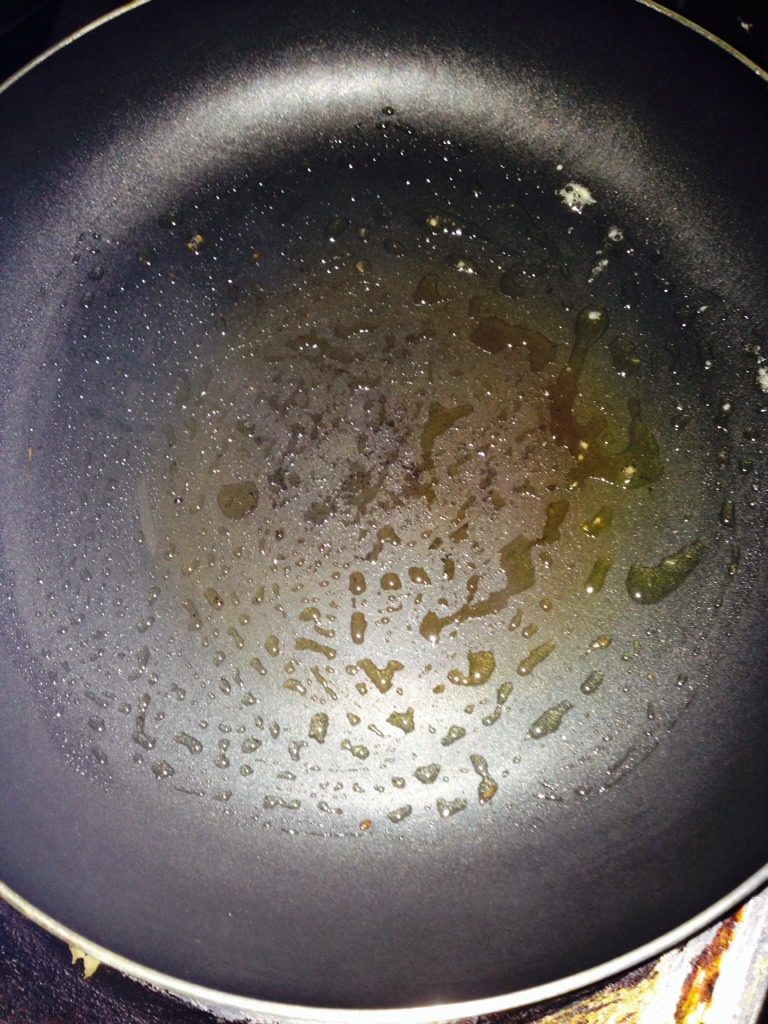泡菜煎饼,平底锅抹点油