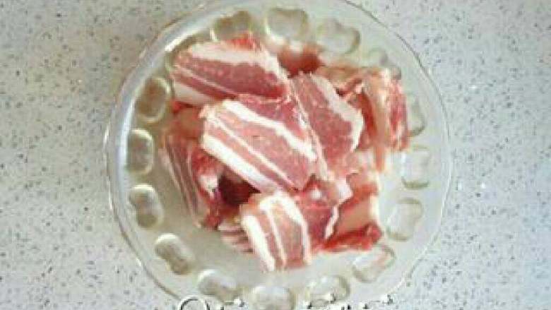 酸菜白肉的家常做法,猪肉切片