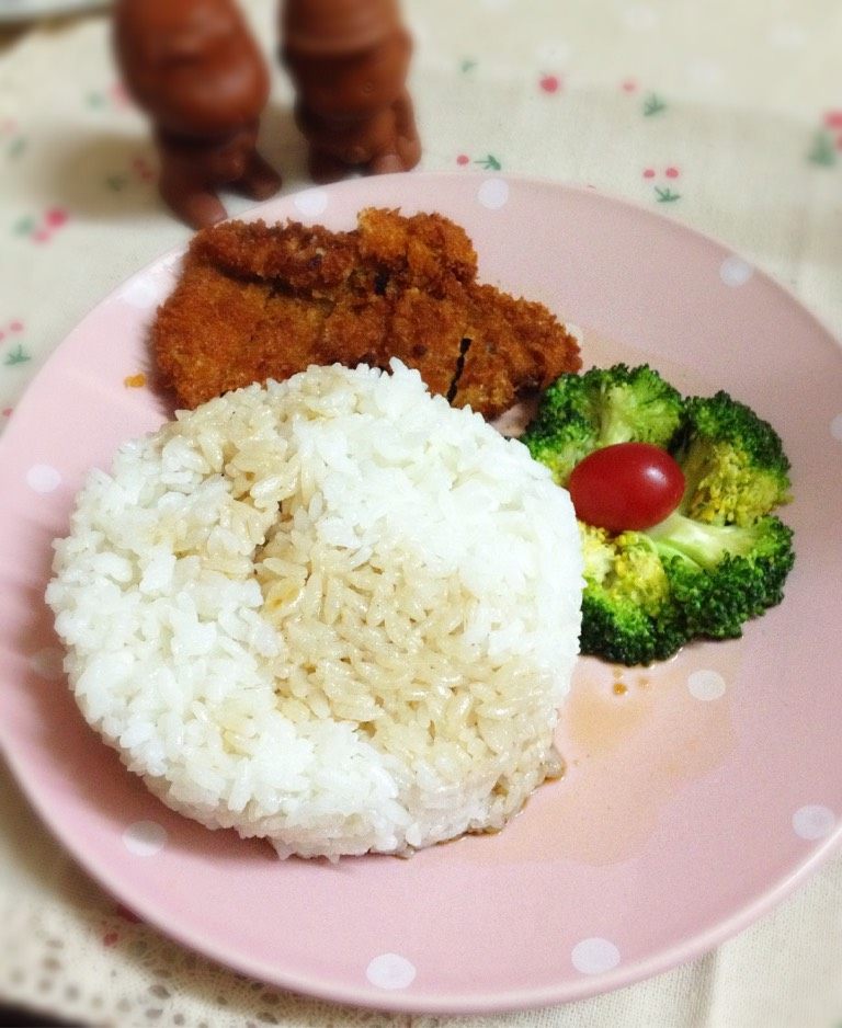 日式猪排饭,如图浇在猪排和米饭上