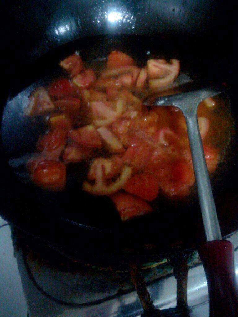 西红柿蛋花汤,加水煮开