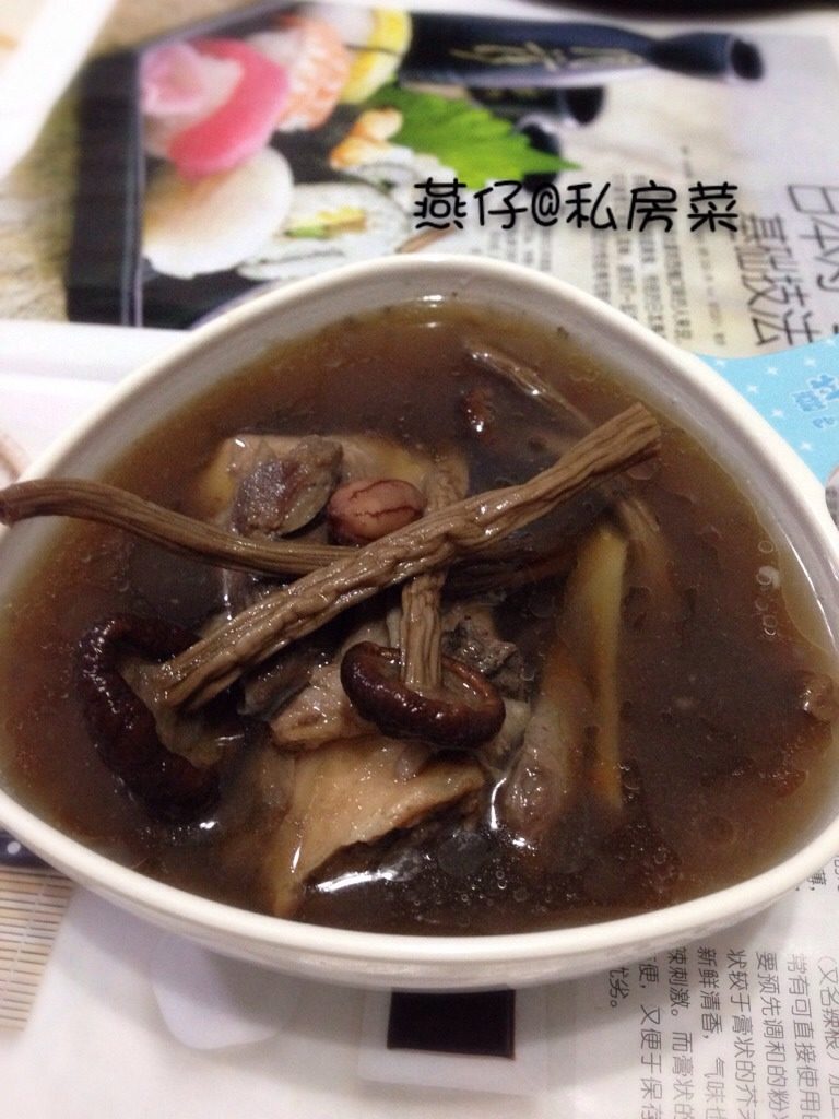 茶树菇花生猪骨汤