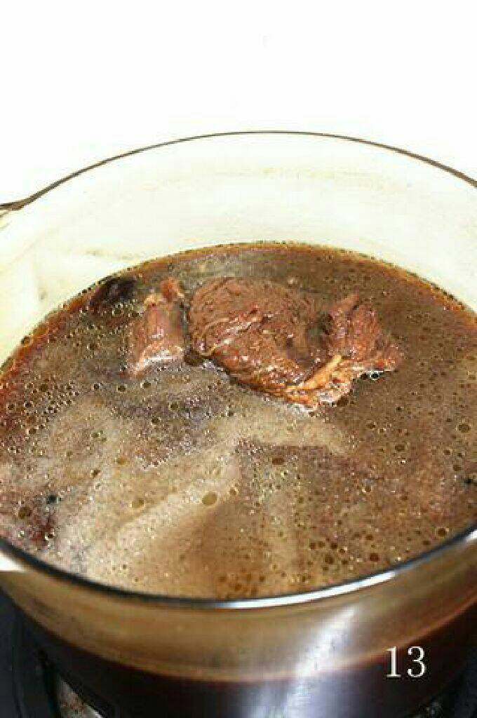 酱牛肉的家常做法, 炖好的牛肉放锅里浸泡至凉，可以多泡半天入味儿