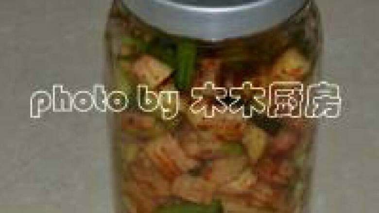 韩式腌萝卜的做法, 放在密封的容器中盖盖腌制2天后即可食用