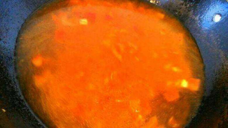 番茄肉丸子汤,加水煮开